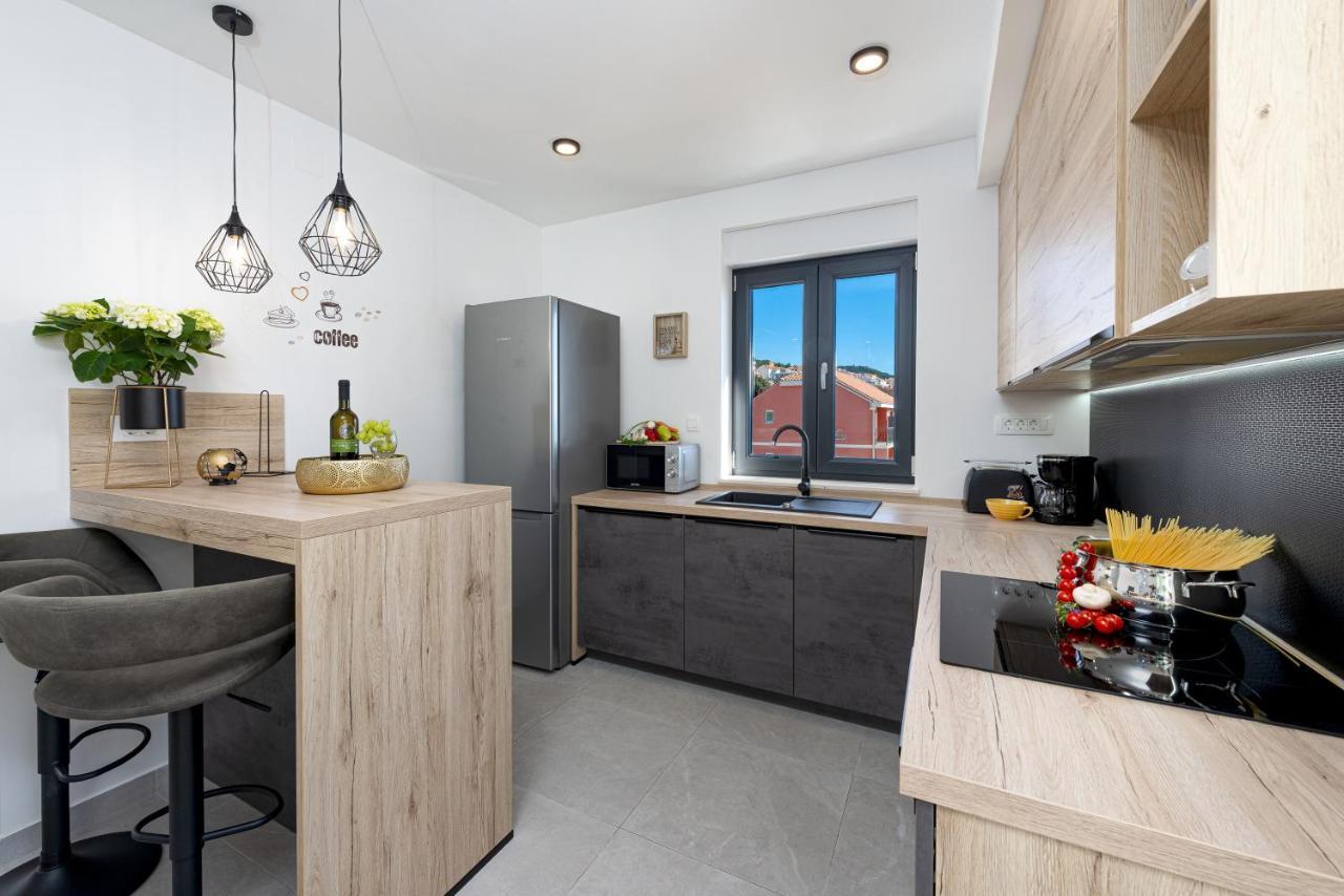 Apartment Skyline ซัฟทัท ภายนอก รูปภาพ